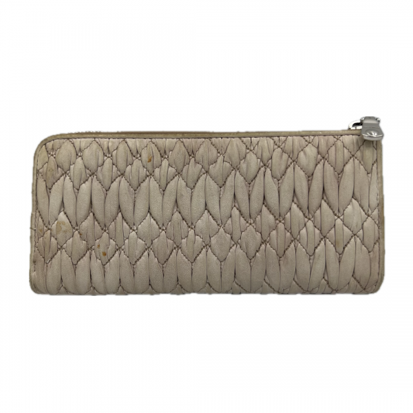 miu_miu_plaque_quilted_zipped_wallet_1