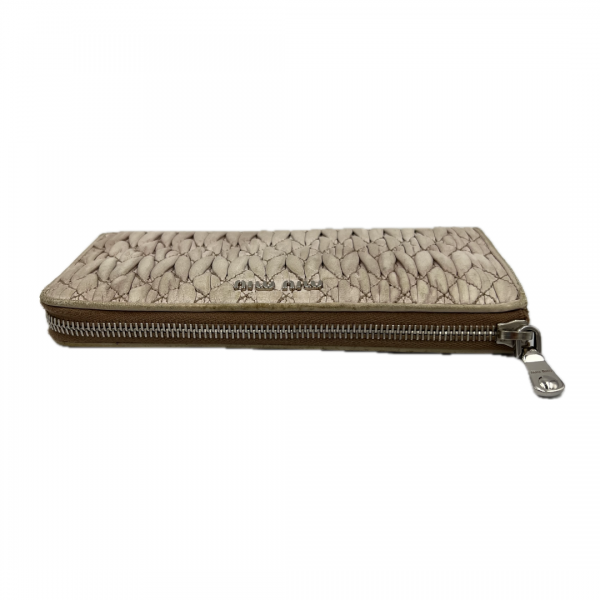 miu_miu_plaque_quilted_zipped_wallet_2