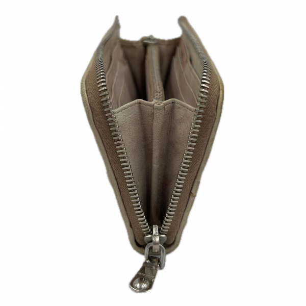 miu_miu_plaque_quilted_zipped_wallet_7